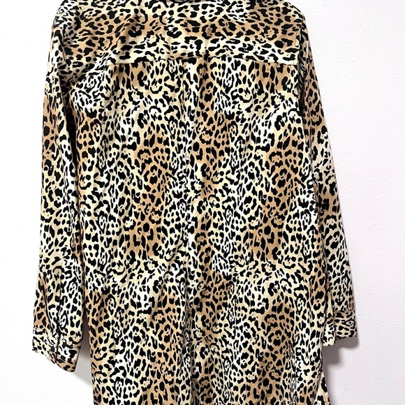 Chico's no iron leopard print Button Down Shirttail blouse  16/18-XL - Picture 7 of 10